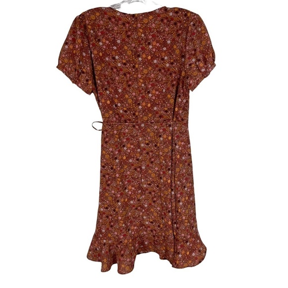 Forever 21 Floral Wrap Dress - Picture 5 of 7